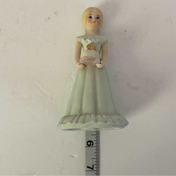Growing Up Girls Blonde Green Dress Age 11 Porcelain Figurine - Picture 7 of 9